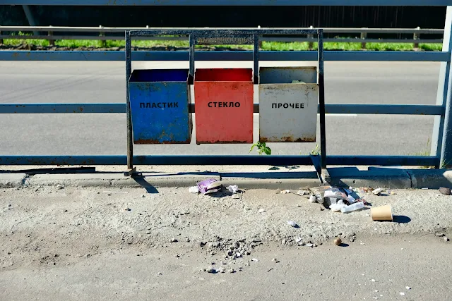 Химки, Новосходненское шоссе, урны «пластик-стекло-прочее»