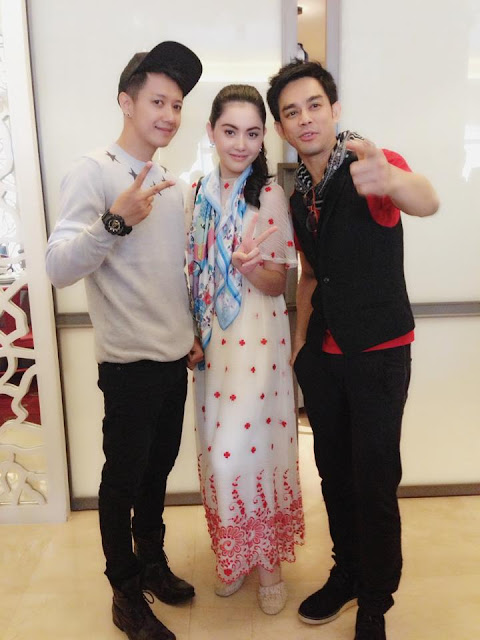 davika hoorne & mos patiparn in myanmar for sea game