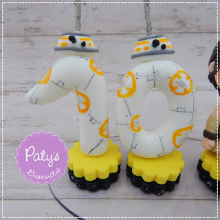 Mini topo com vela Rey e BB-8 - Star Wars - Topo de bolo para festa Infantil - biscuit