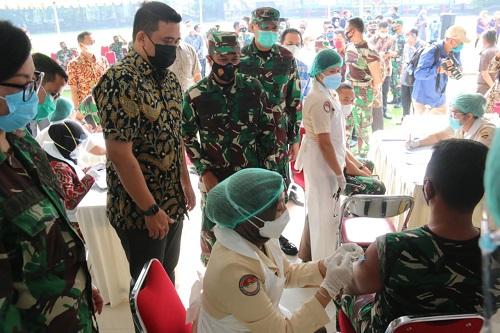 Bobby Nasution Tinjau Pelaksanaan Vaksinasi Covid-19 bagi Babinsa