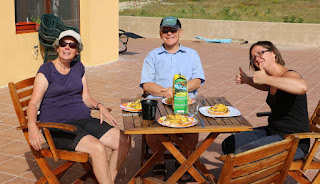 A very happy table of breakfasters