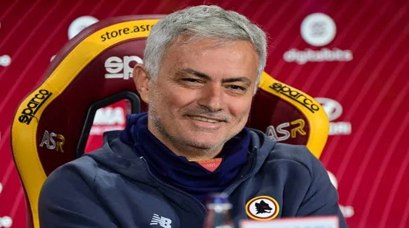 Jose Mourinho Vows Commitment To Roma Amid PSG Rumours