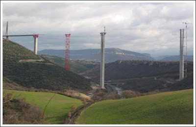 Foto Jembatan Tertinggi Di Dunia Millau Bridge