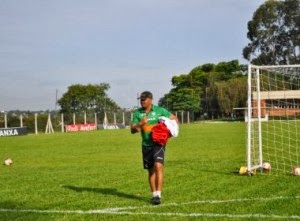 treinador George Litiere deixa o time do Feirense