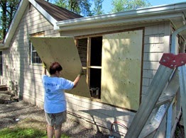 1407142 July 11 Barb Putting Sheet On Wall