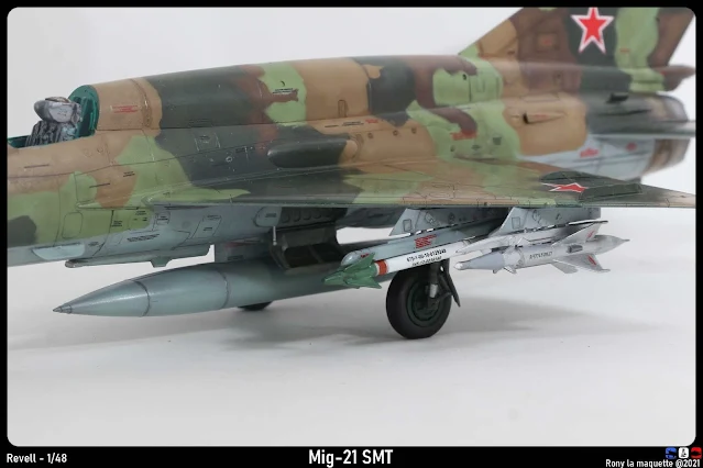 Les charges externes du Mig-21 SMT.