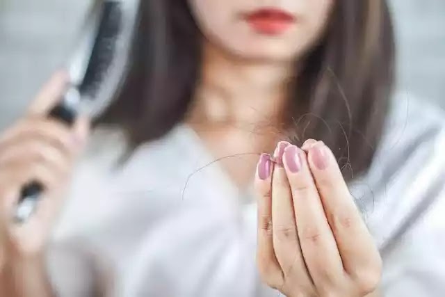 बाल झड़ने के कारण और बाल झड़ने से कैसे रोकें ( Causes of hair loss and how to prevent hair loss)