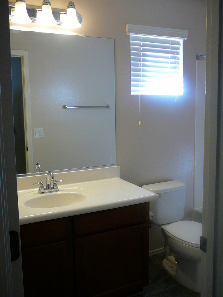 FOCAL POINT STYLING RENTAL RESTYLE Small  Bath  Space 