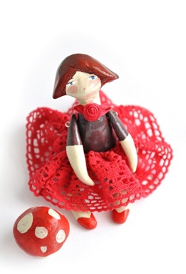 Artisan Gallery Team Munieca Paloma doll 