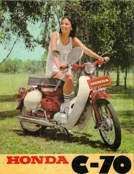 Iklan Motor dan Model  Wanita Indonesia Jaman  Dulu  NGOPI AJA