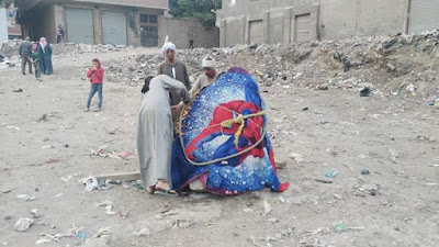 Covering the head of the statue with children's blanker 