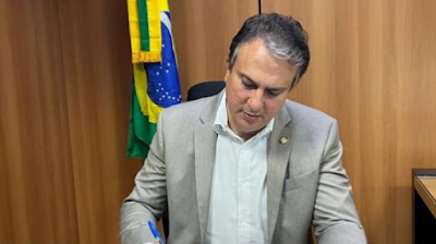 Ministro ceareanse Camilo Santana anuncia reajuste de 15% no piso nacional dos professores; valor chega a R$ 4,4 mil