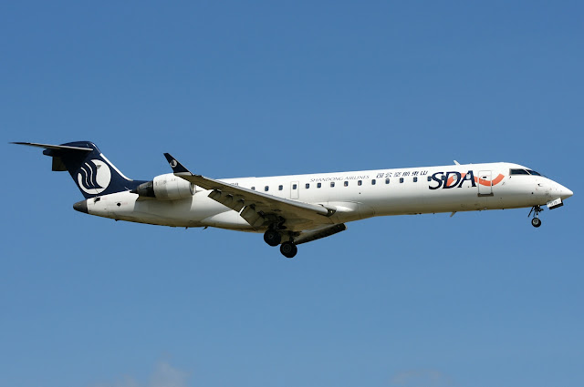 Shandong Airlines Bombardier CRJ-700