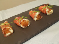 Rollitos de jamón con queso crema y membrillo