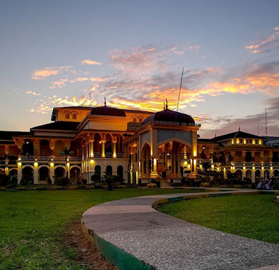 [http://FindWisata.blogspot.com] Kecantikan Istana Maimun Medan