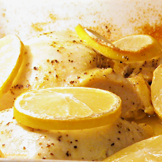 lemon slices on top of chicken for lemon chicken recipe