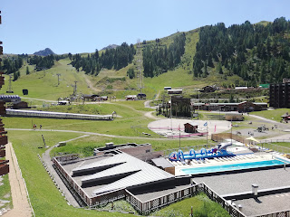 piscine extérieure appartement résidence les Glaciers Plagne Bellecote