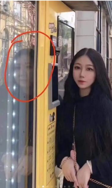 8 Times Instagrammers Photoshop Skills Were Total Overkill