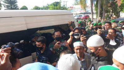 Pengikut Ancam Pertaruhkan Nyawa Jika Kantor Pusat Khilafatul Muslimin Disegel