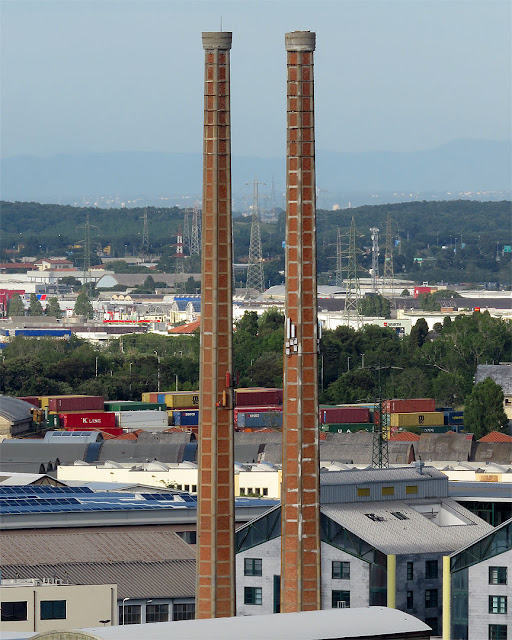 Two chimneys, Via delle Cateratte, Livorno