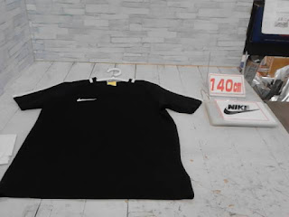 中古品　子供服　140㎝　NIKE　ブラック　半袖ポロシャツ　498円