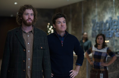 Image of T.J. Miller and Jason Bateman in the comedy Office Christmas Party (22)