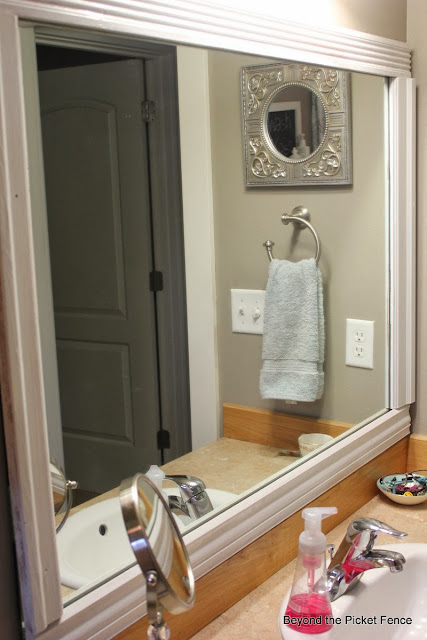 inexpensive mirror upgrade at Beyond the Picket Fence http://bec4-beyondthepicketfence.blogspot.com/