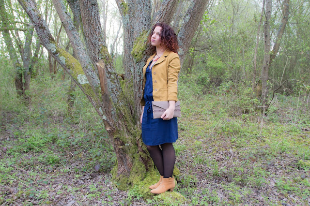 robe en jean veste moutarde bottines promod