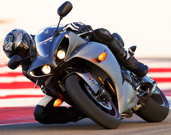 2013-YAMAHA-YZF-R1-Black