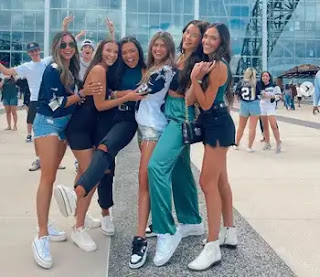 Trevor Lawrence Wife Marissa With Friends 