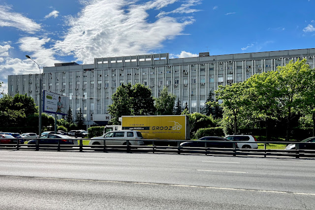 Профсоюзная улица, Научно-исследовательский институт вычислительных комплексов (НИИВК) имени М. А. Карцева (построен в 1983 году)