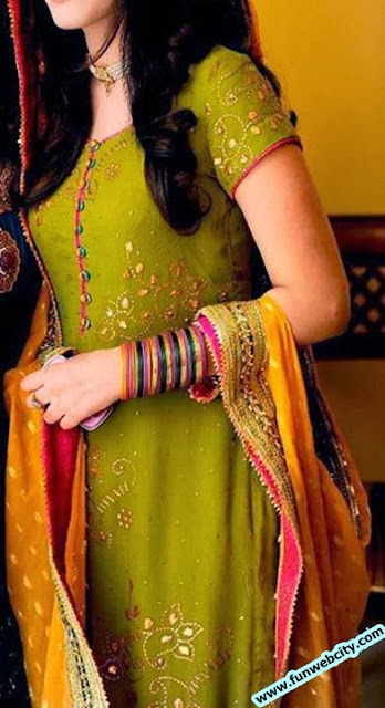 Choose a Beautiful Mehndi Dress
