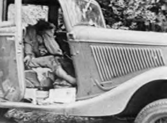 bonny and clyde. Closeup of Bonnie still in car