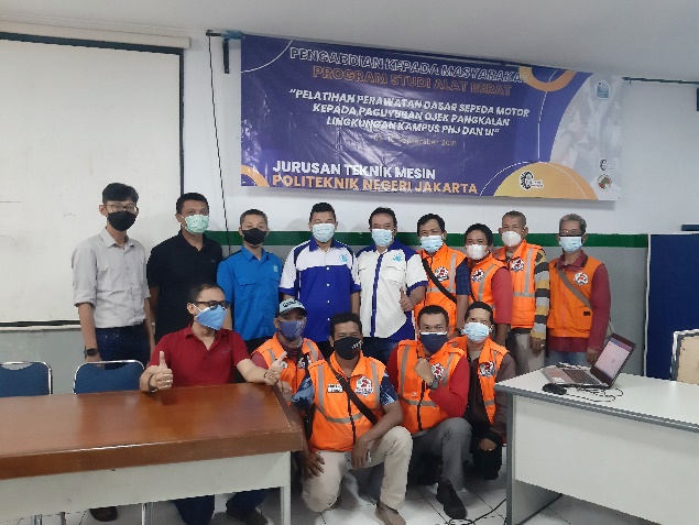 Puluhan Driver Opang Dapat Pelatihan Servis Motor dari Dosen PNJ