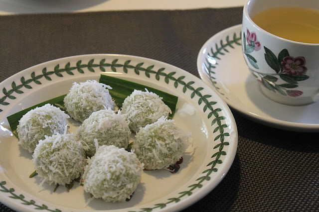 Kuih Onde Onde Sedap dan Lembut - Azie Kitchen