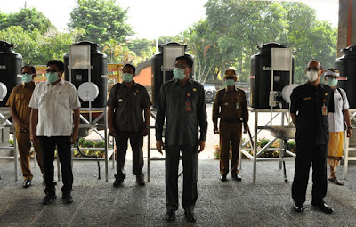 Antisipasi Covid-19 di Daerah Rawan, Pemkab Tabanan Bagikan Portable Hand Washer di 5 Kecamatan