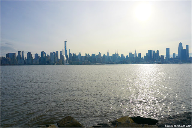 Vistas de Nueva York desde el Mirador Paisajístico en Edgewater Waterfront, New Jersey