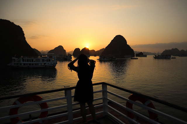 Ha Long bay through an overnight cruise