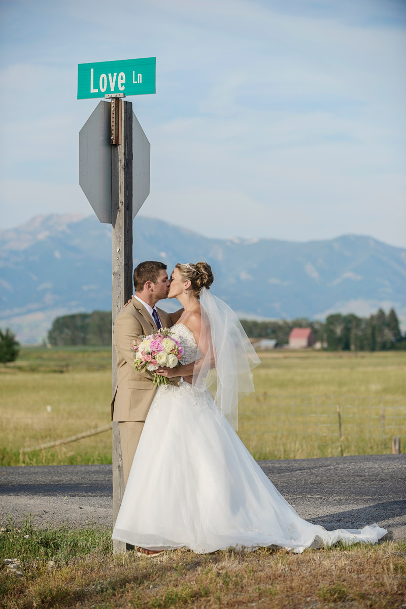 Montana Bride & Groom / Photography by Doug Loneman