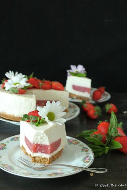 kefir-and-greek-yogur-mousse, strawberry-jelly, tarta-mousse-de-yogur-y-kefir