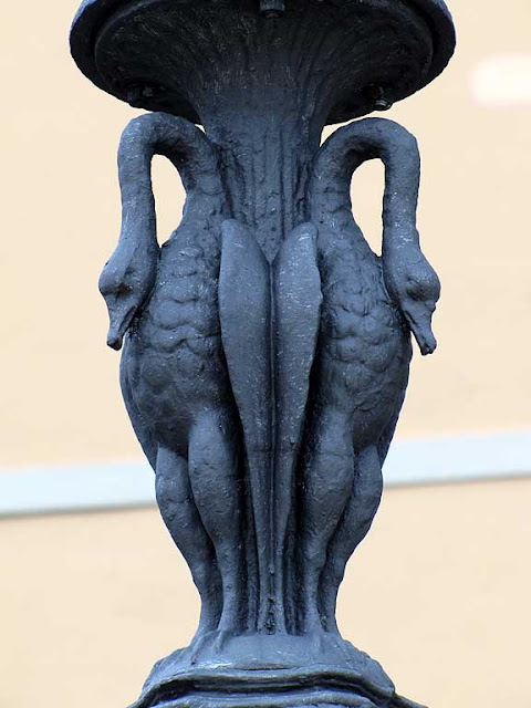 Piazza della Repubblica, lamp post detail