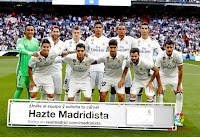 REAL MADRID C. F. - Madrid, España - Temporada 2016-17 - Keylor Navas, Sergio Ramos, Tony Kroos, Varane, Danilo y Cristiano Ronaldo; James Rodríguez, Kovacic, Marco Asensio, Nacho y Morata - REAL MADRID C. F. 4 (Nacho, Cristiano Ronaldo 2, Tony Kroos) SEVILLA F. C. 1 (Stevan Jovetic) - 14/05/2017 - Liga de 1ª División, jornada 37 - Madrid, estadio Santiago Bernabeu - En un partido con más alternativas que las que muestra el resultado, el Madrid volvió a ganar y se queda a cuatro puntos de ganar la Liga, con dos partidos por delante. Nacho inauguró el marcador con un gol de falta directa aprovechando que el Sevilla no había armado todavía su barrera y Keylor Navas salvó de varios goles a su equipo