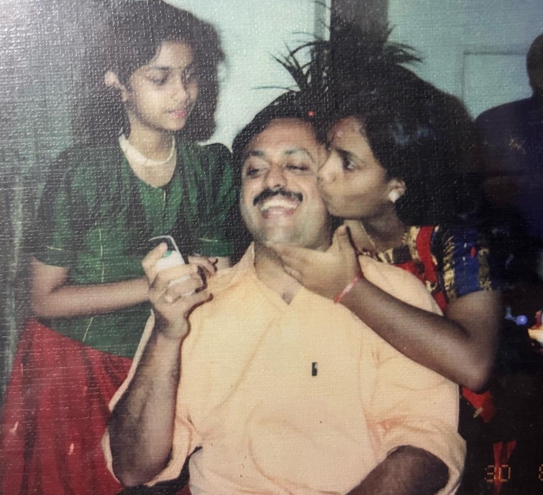 South Indian Actress Keerthy Suresh Childhood Pic with her Father G. Suresh Kumar & Elder Sister Revathy Suresh | South Indian Actress Keerthy Suresh Childhood Photos | Real-Life Photos