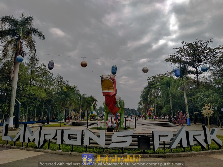 Jalan Jajan Santai di Lampion Park Taman Tegalega  Bandung  