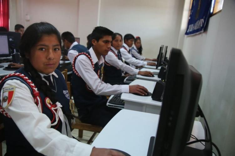 Internet de alta velocidad para casi 500,000 peruanos de tres regiones