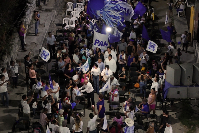 Las calles de Huhí se pintaron de azul con Víctor Garma