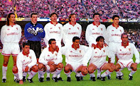 SEVILLA F. C. - Sevilla, España - Temporada 1994-95 - Diego, Unzue, Prieto, Soler, Suker y Jiménez; Moya, Monchu, Marcos, Cortijo y Rafa Paz - F. C. BARCELONA 0, SEVILLA F. C. 1 (Suker) - 27/11/1994 - Liga de 1ª División, jornada 12 - Barcelona, Nou Camp - El Sevilla se clasificó 5º, con Luis Aragonés de entrenador