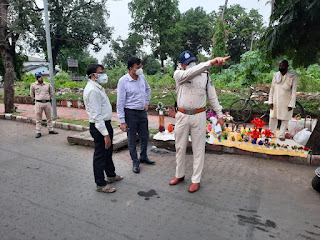घटित हुई चेन स्नेचिंग की घटनाओं के घटना स्थल पर पहुंचे पुलिस अधीक्षक जबलपुर