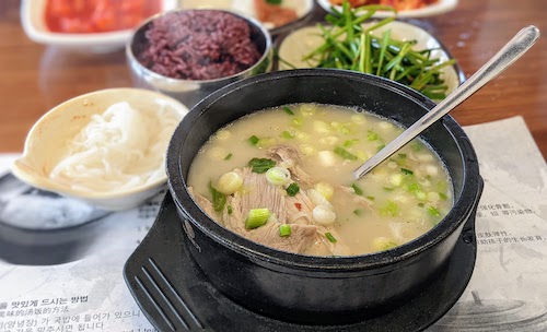 Dwaeji gukbap | 돼지국밥