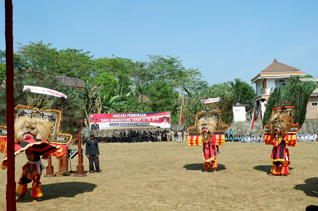 KodimKaranganyar – Kemeriahan Reog Dalam Pembukaan TMMD Sengkuyung Tahap III di Desa Salam